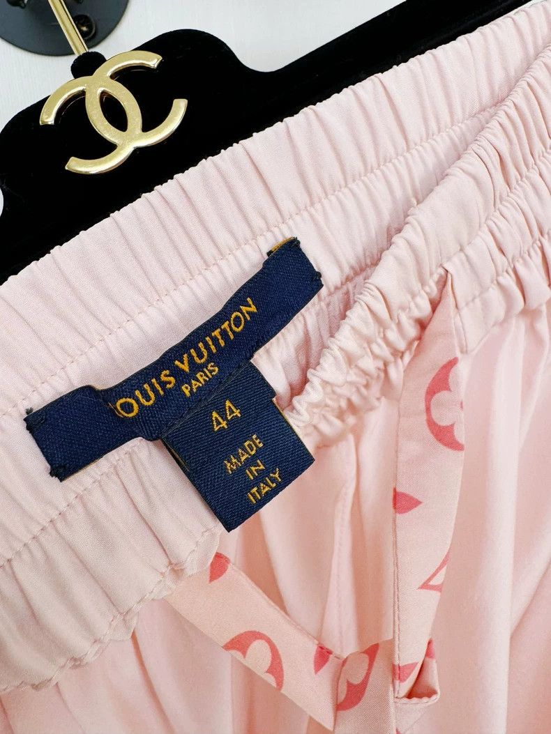 Louis Vuitton Louis Vuitton Silk Shorts Size 44 Size 42" / US 20 - 3 Thumbnail