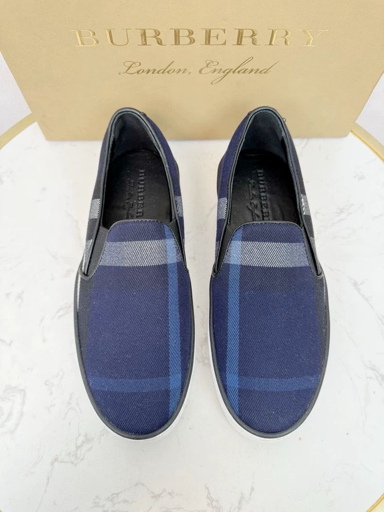 Burberry Burberry Slip-On Sneakers in Navy Check Size US 6 / IT 36 - 2 Thumbnail