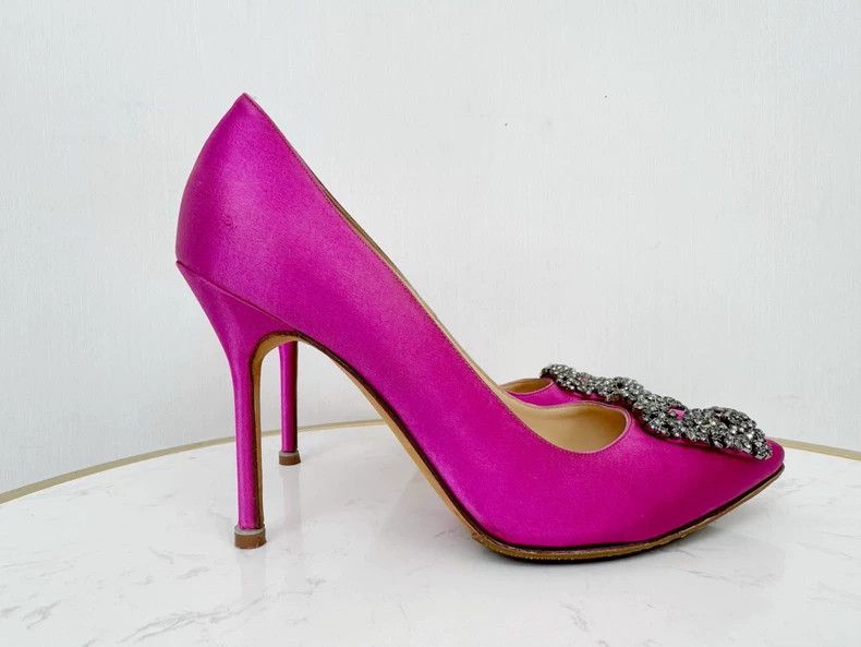 Manolo Blahnik Manolo Blahnik High Heels with Crystal Accent Size US 8 / IT 38 - 3 Thumbnail