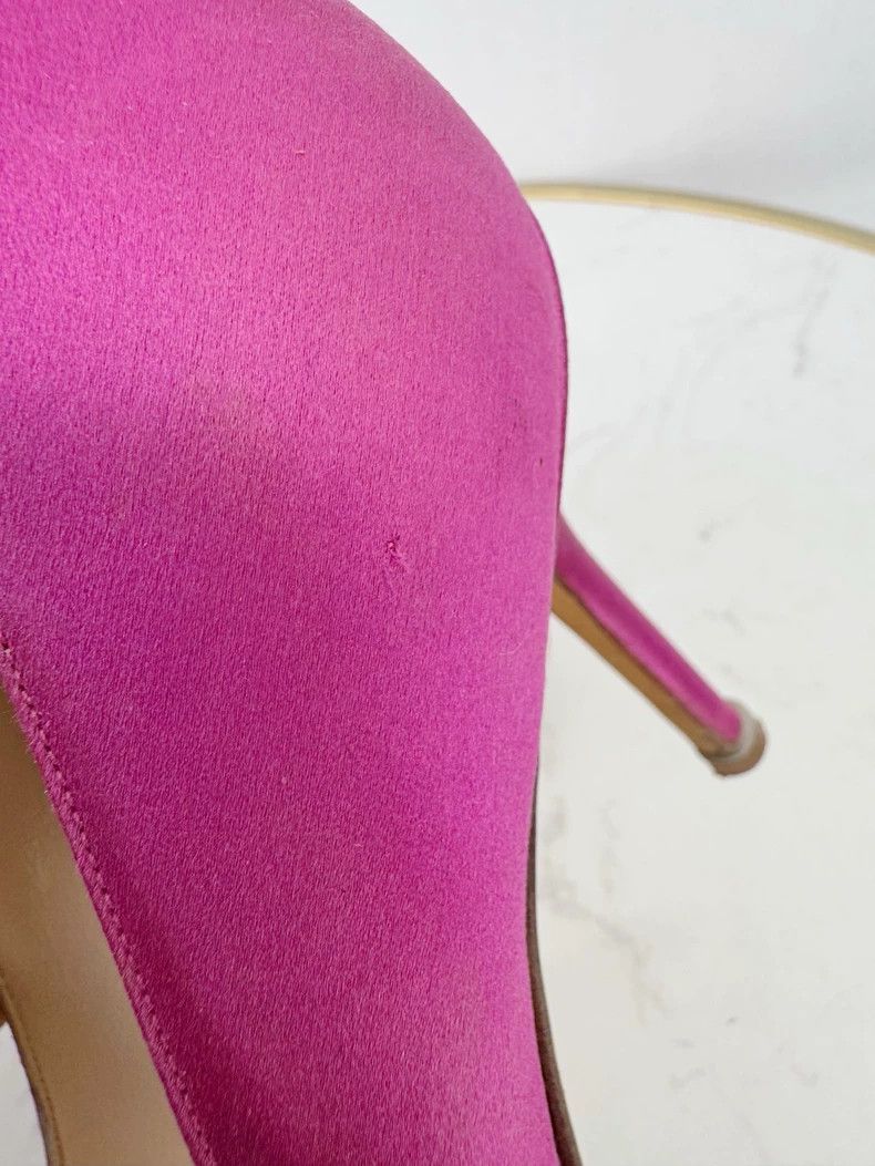 Manolo Blahnik Manolo Blahnik High Heels with Crystal Accent Size US 8 / IT 38 - 6 Thumbnail