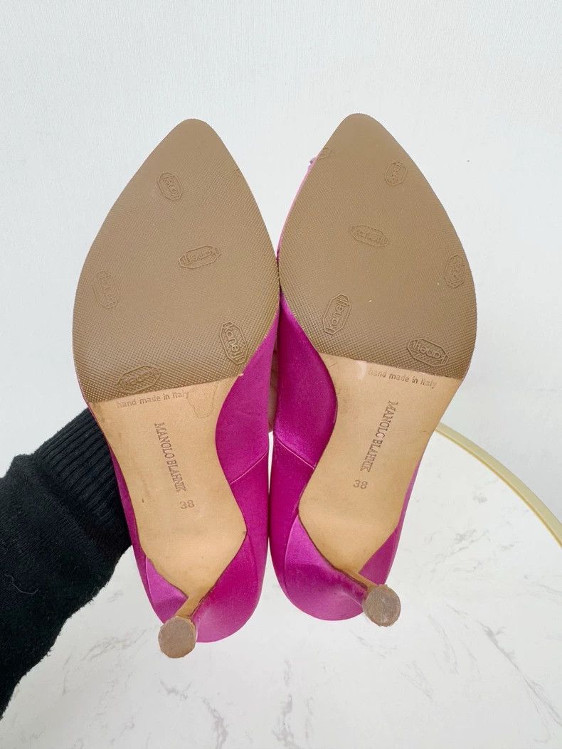 Manolo Blahnik Manolo Blahnik High Heels with Crystal Accent Size US 8 / IT 38 - 7 Thumbnail