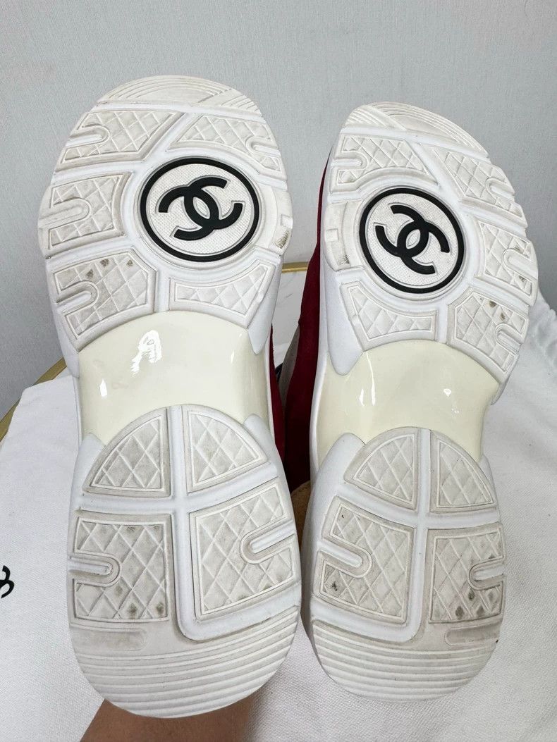 Chanel Chanel Sneakers Size 35, Gently Used Size US 5 / IT 35 - 7 Thumbnail