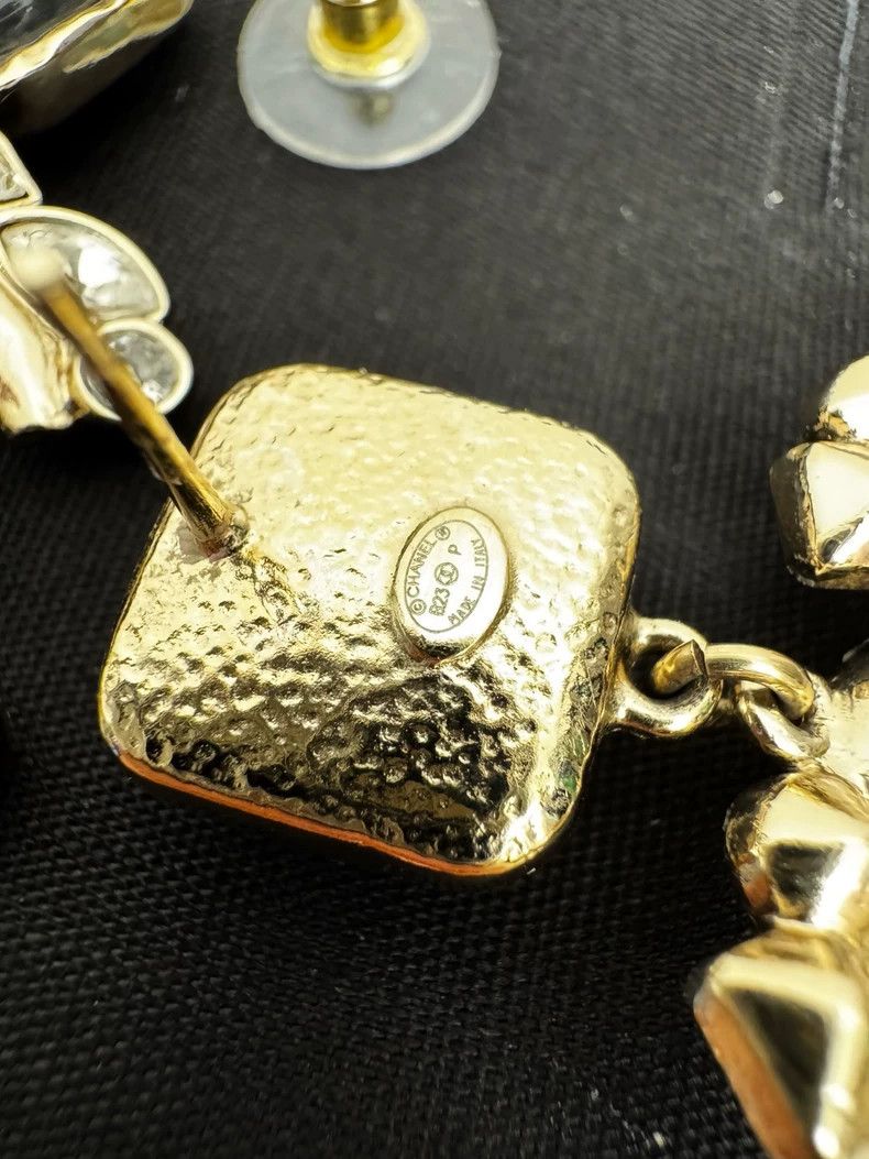 Chanel Chanel Earrings Beautiful and Elegant Design Size ONE SIZE - 4 Thumbnail