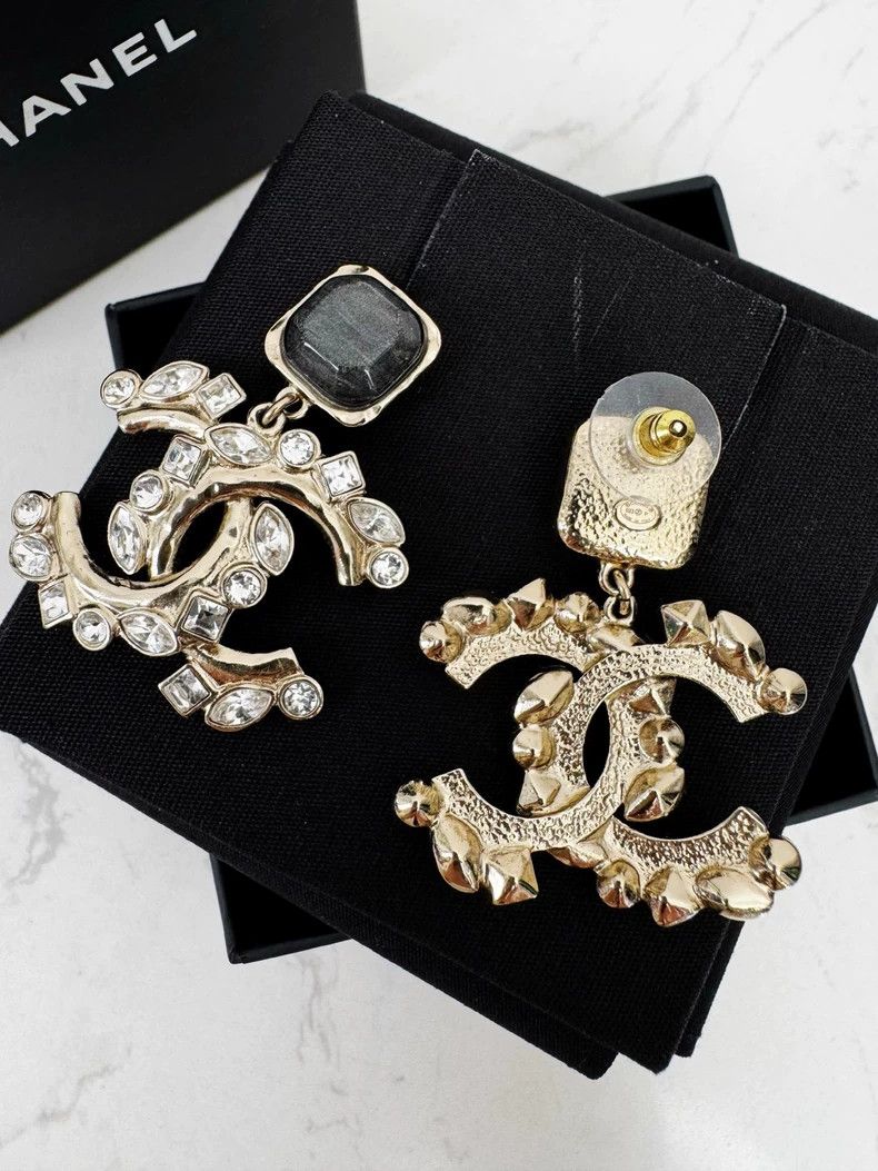 Chanel Chanel Earrings Beautiful and Elegant Design Size ONE SIZE - 5 Thumbnail