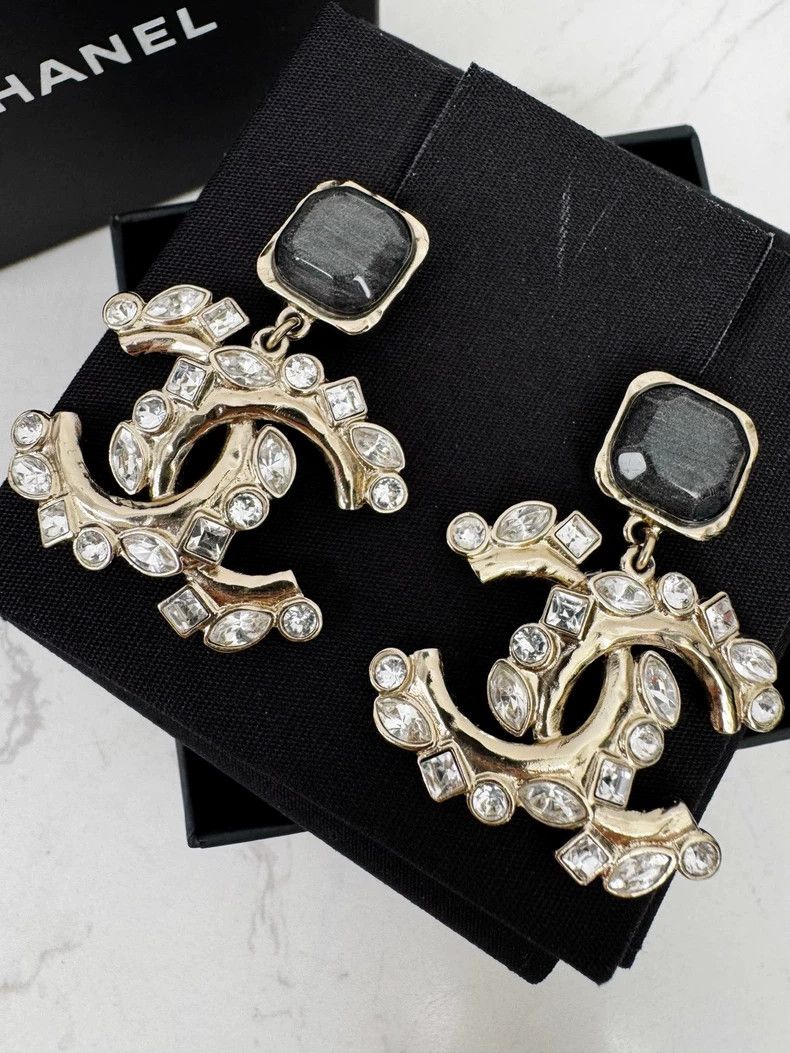Chanel Chanel Earrings Beautiful and Elegant Design Size ONE SIZE - 3 Thumbnail