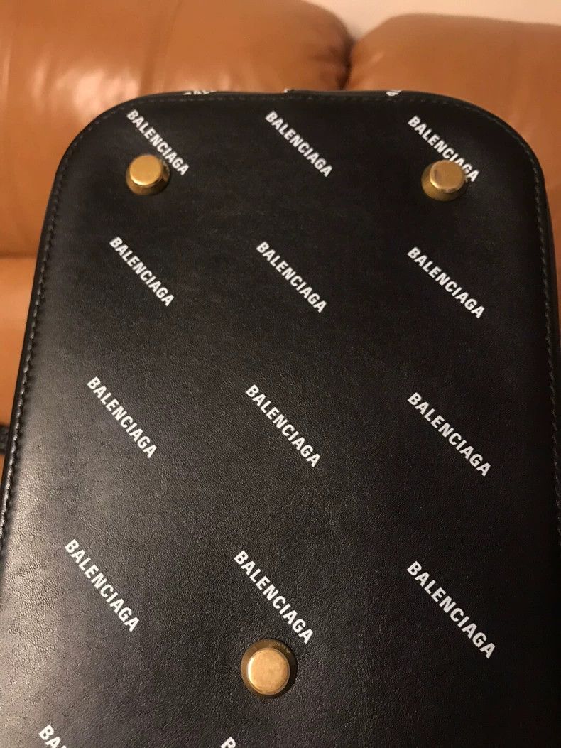 Balenciaga Balenciaga Large Shell Bag with Letter Design Size ONE SIZE - 5 Thumbnail