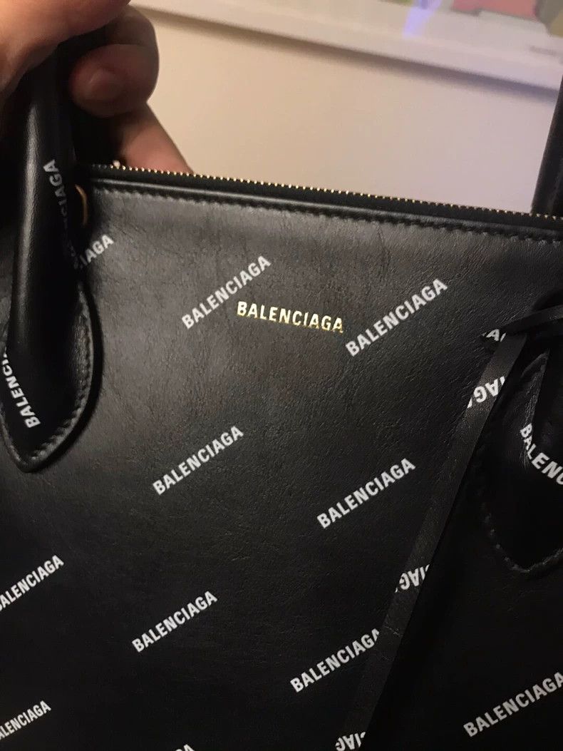 Balenciaga Balenciaga Large Shell Bag with Letter Design Size ONE SIZE - 6 Thumbnail