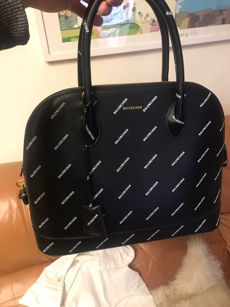 Balenciaga Balenciaga Large Shell Bag with Letter Design Size ONE SIZE - 2 Thumbnail