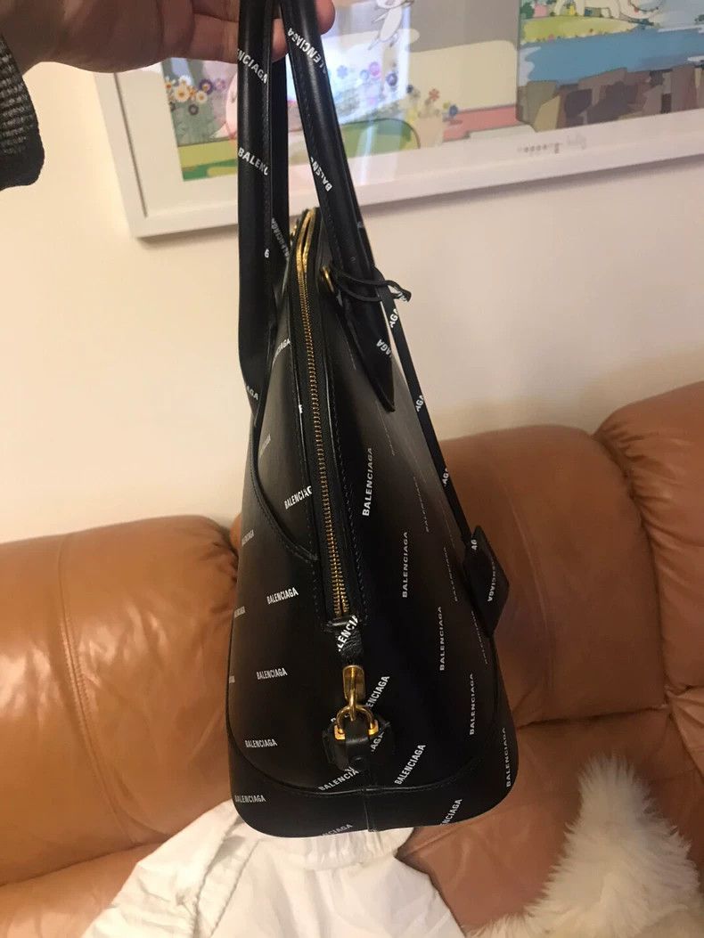 Balenciaga Balenciaga Large Shell Bag with Letter Design Size ONE SIZE - 3 Thumbnail