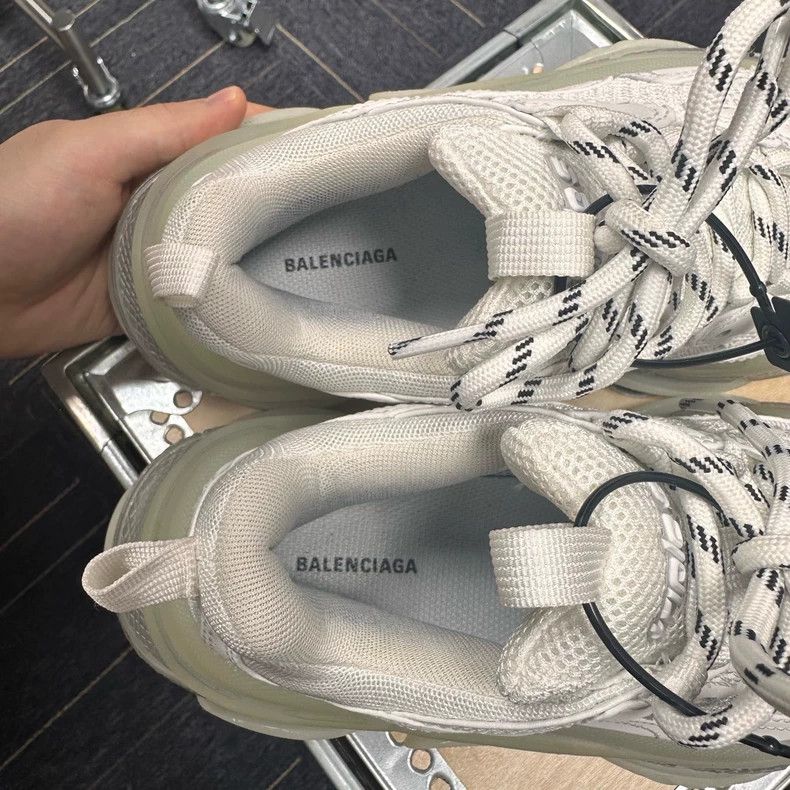 Balenciaga Balenciaga Triple S Sneakers Size 35 Size US 5 / IT 35 - 6 Thumbnail
