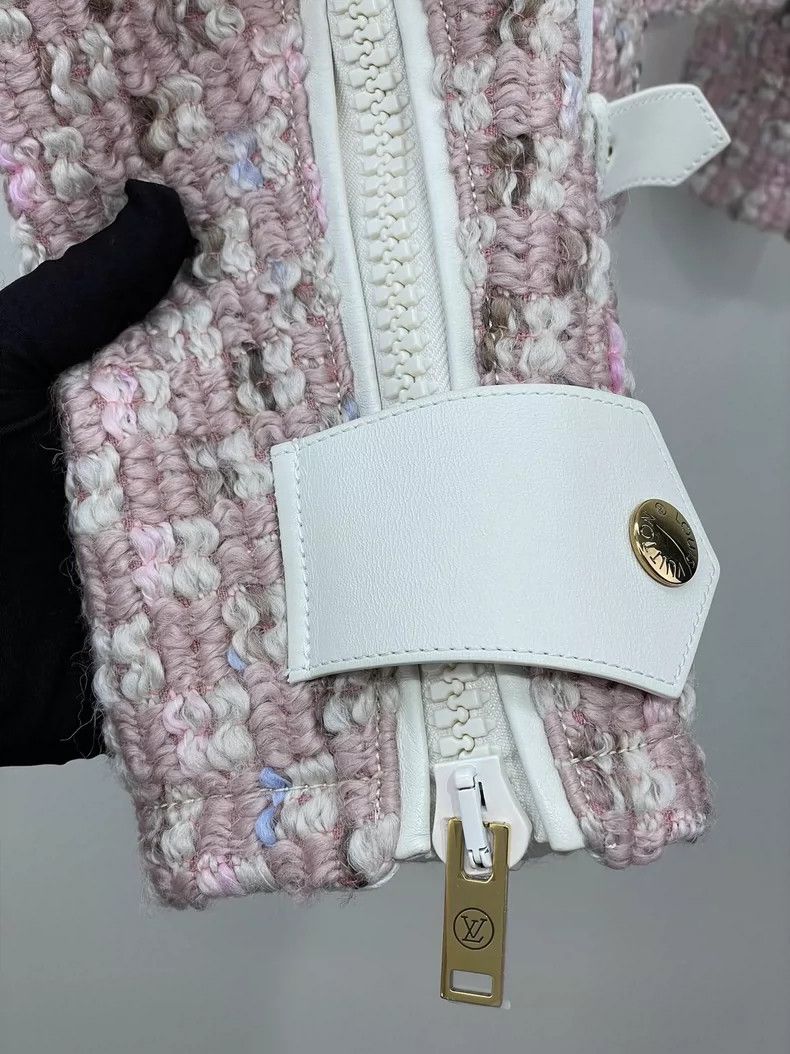 Louis Vuitton Pink Tweed Zip Jacket from Louis Vuitton Size S / US 4 / IT 40 - 3 Thumbnail