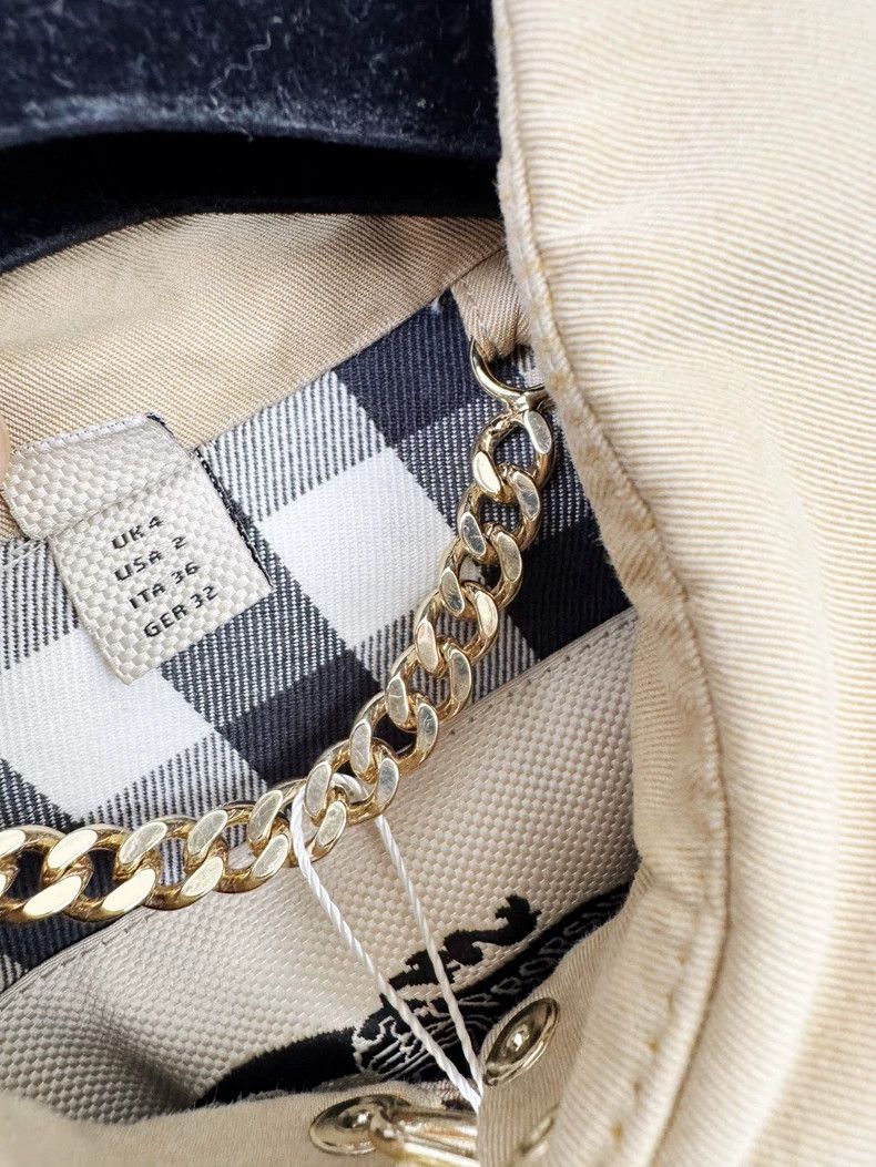 Burberry Burberry Trench Coat UK4 Size, Worn Twice Size XS / US 0-2 / IT 36-38 - 2 Thumbnail