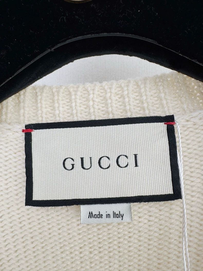 Gucci Gucci V-Neck Sweater with Logo Design Size M / US 6-8 / IT 42-44 - 2 Thumbnail
