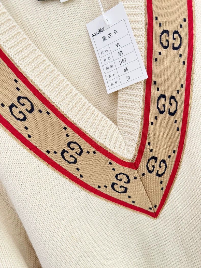 Gucci Gucci V-Neck Sweater with Logo Design Size M / US 6-8 / IT 42-44 - 4 Thumbnail