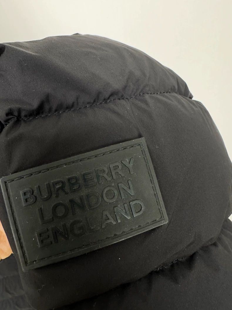 Burberry Burberry Down Jacket with Fur Hood, Size M Size M / US 6-8 / IT 42-44 - 4 Thumbnail