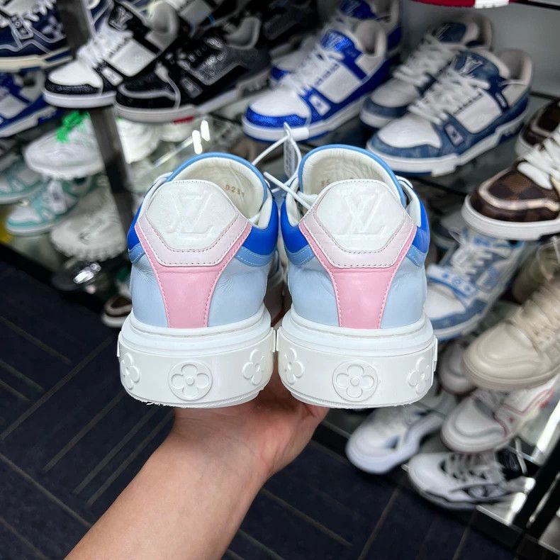 Louis Vuitton LV TIME OUT Sneakers in Blue and White Size US 5 / IT 35 - 5 Thumbnail