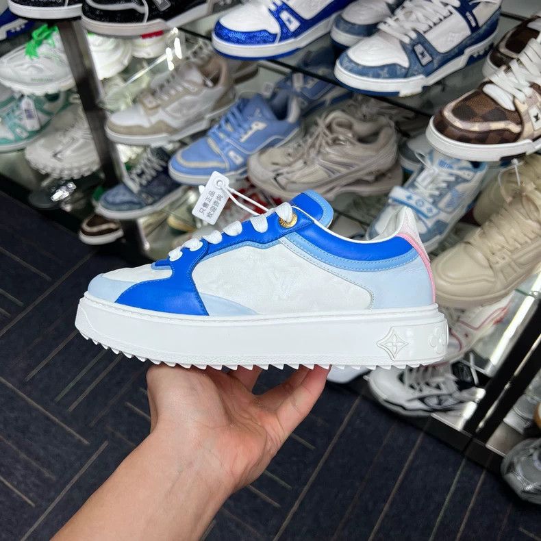 Louis Vuitton LV TIME OUT Sneakers in Blue and White Size US 5 / IT 35 - 2 Thumbnail