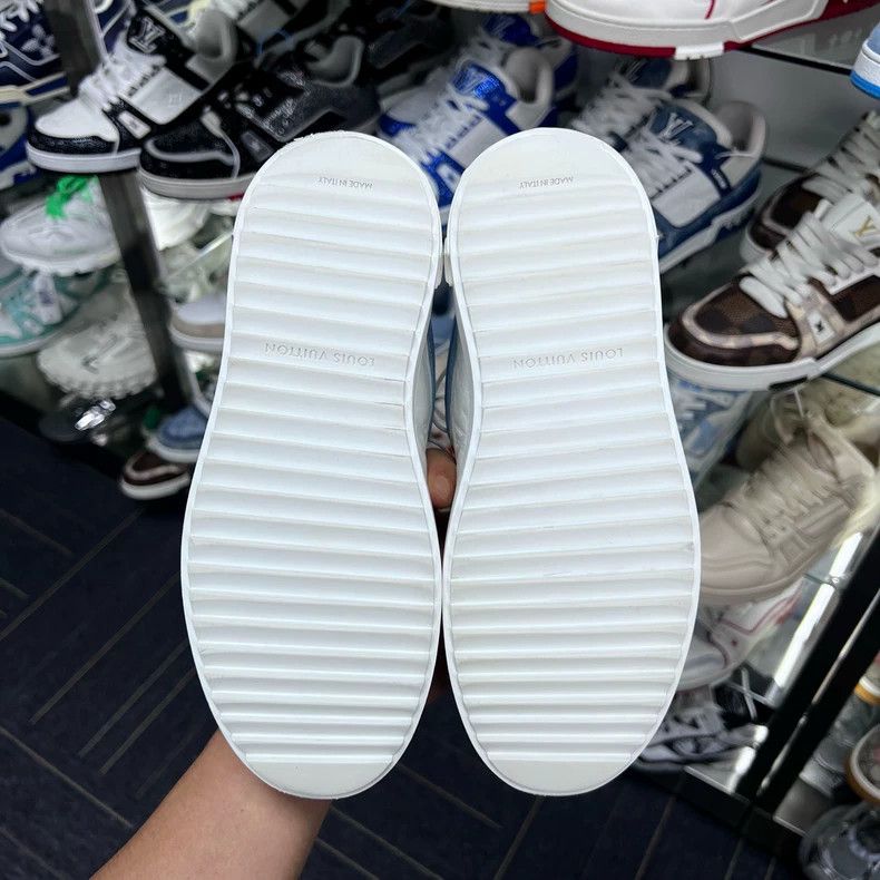 Louis Vuitton LV TIME OUT Sneakers in Blue and White Size US 5 / IT 35 - 7 Thumbnail