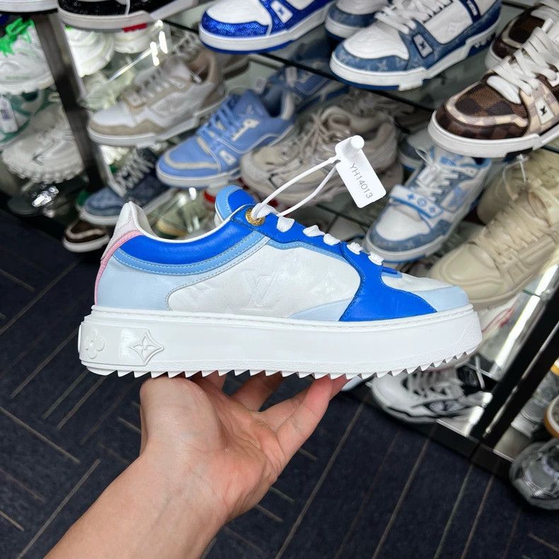 Louis Vuitton LV TIME OUT Sneakers in Blue and White Size US 5 / IT 35 - 3 Thumbnail