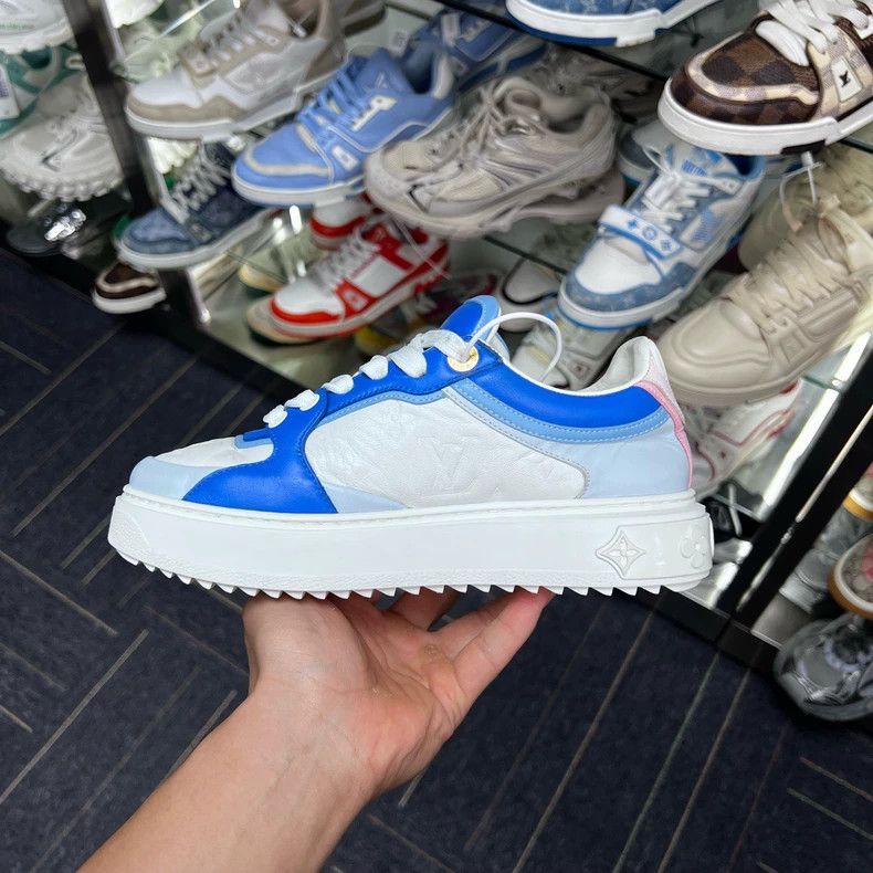 Louis Vuitton LV TIME OUT Sneakers in Blue and White Size US 5 / IT 35 - 4 Thumbnail