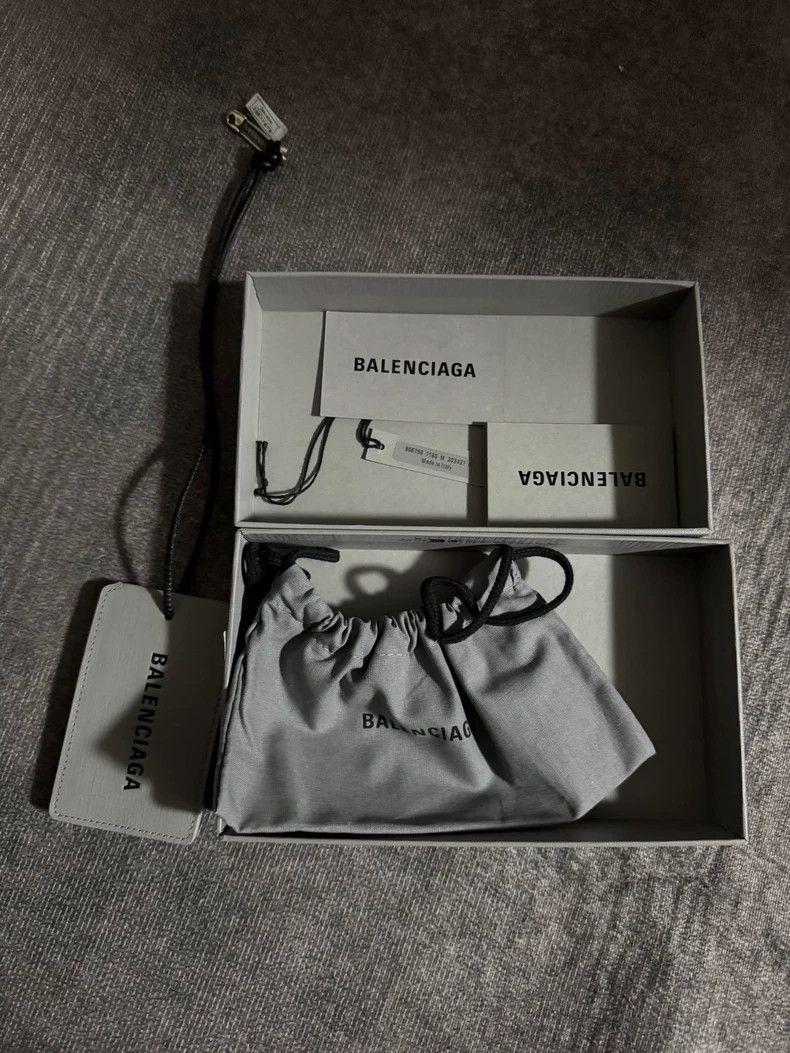 Balenciaga Balenciaga Winter Wallet Tag Accessory Size ONE SIZE - 3 Thumbnail