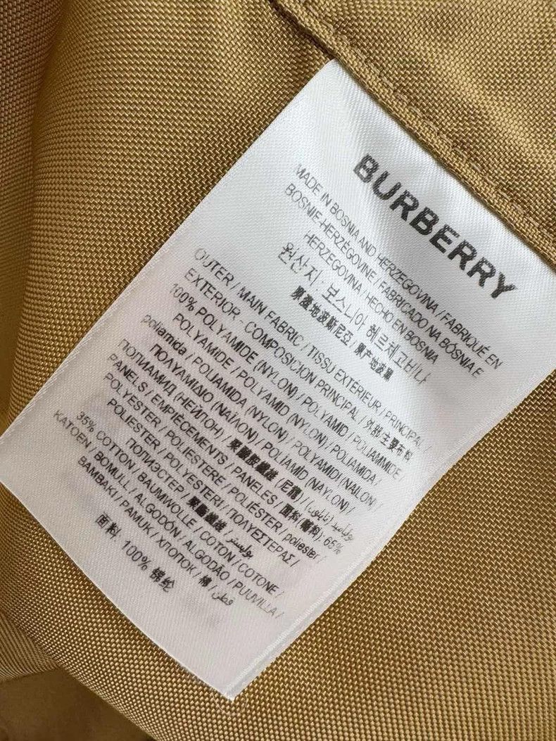 Burberry Burberry Jacket in Excellent Condition, Size UK6 Size S / US 4 / IT 40 - 3 Thumbnail