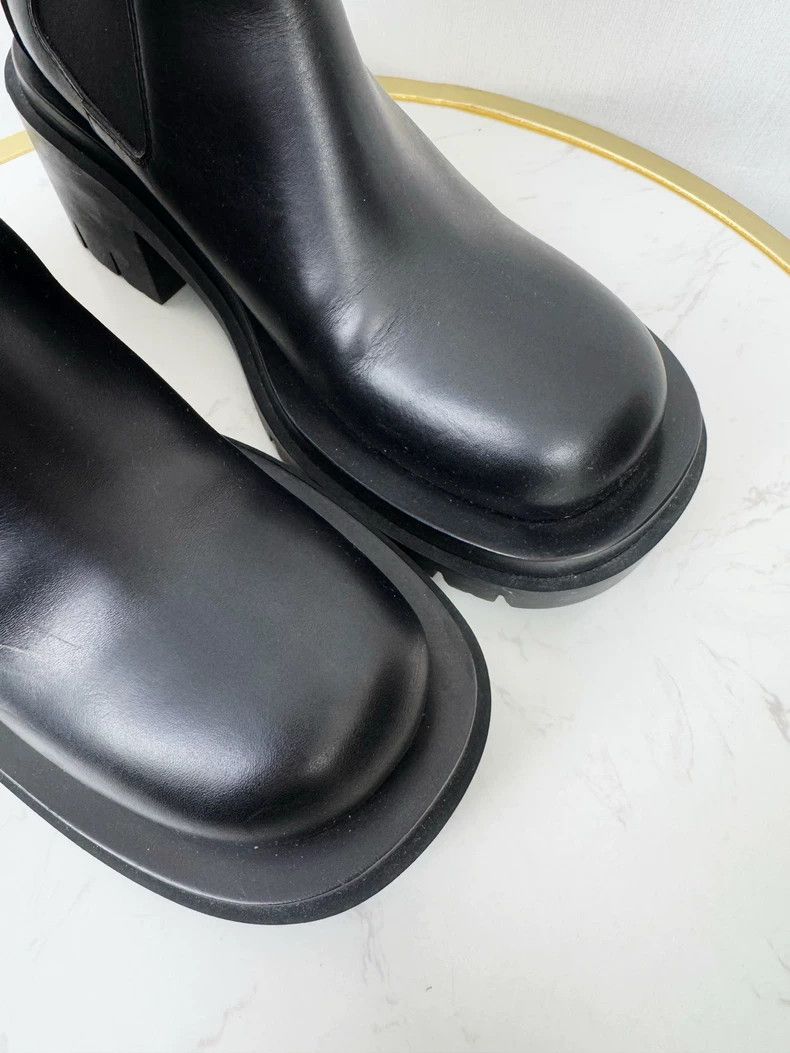Bottega Veneta Bottega Veneta Black Chelsea Boots Size 35 Size US 5 / IT 35 - 5 Thumbnail