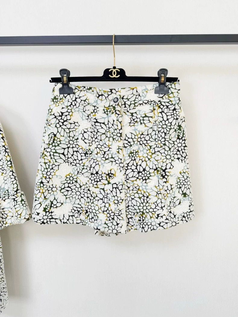Chanel Chanel Floral Jacket and Shorts Set Size M / US 6-8 / IT 42-44 - 5 Thumbnail