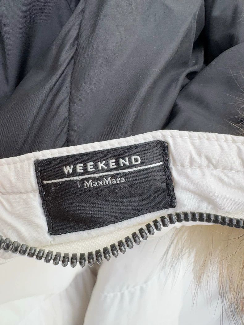 Moncler Maxmara Weekend Down Jacket with Fur Hood Size L / US 10 / IT 46 - 2 Thumbnail