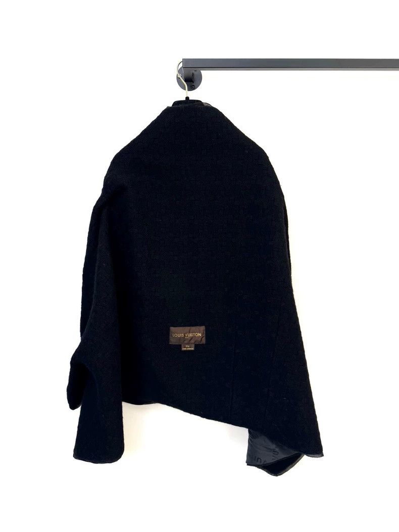 Louis Vuitton Louis Vuitton Logo Cape Shawl - Gently Worn Size ONE SIZE - 2 Thumbnail