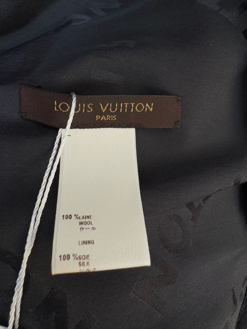 Louis Vuitton Louis Vuitton Logo Cape Shawl - Gently Worn Size ONE SIZE - 4 Thumbnail