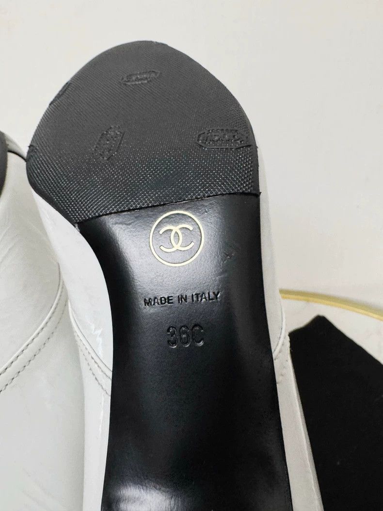 Chanel Chanel White and Black Ankle Boots Size 36 Size US 6 / IT 36 - 8 Thumbnail