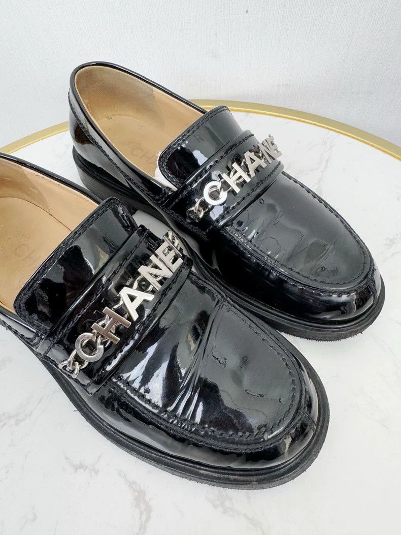 Chanel Chanel Black Loafers Size 35 Used Size US 5 / IT 35 - 2 Thumbnail