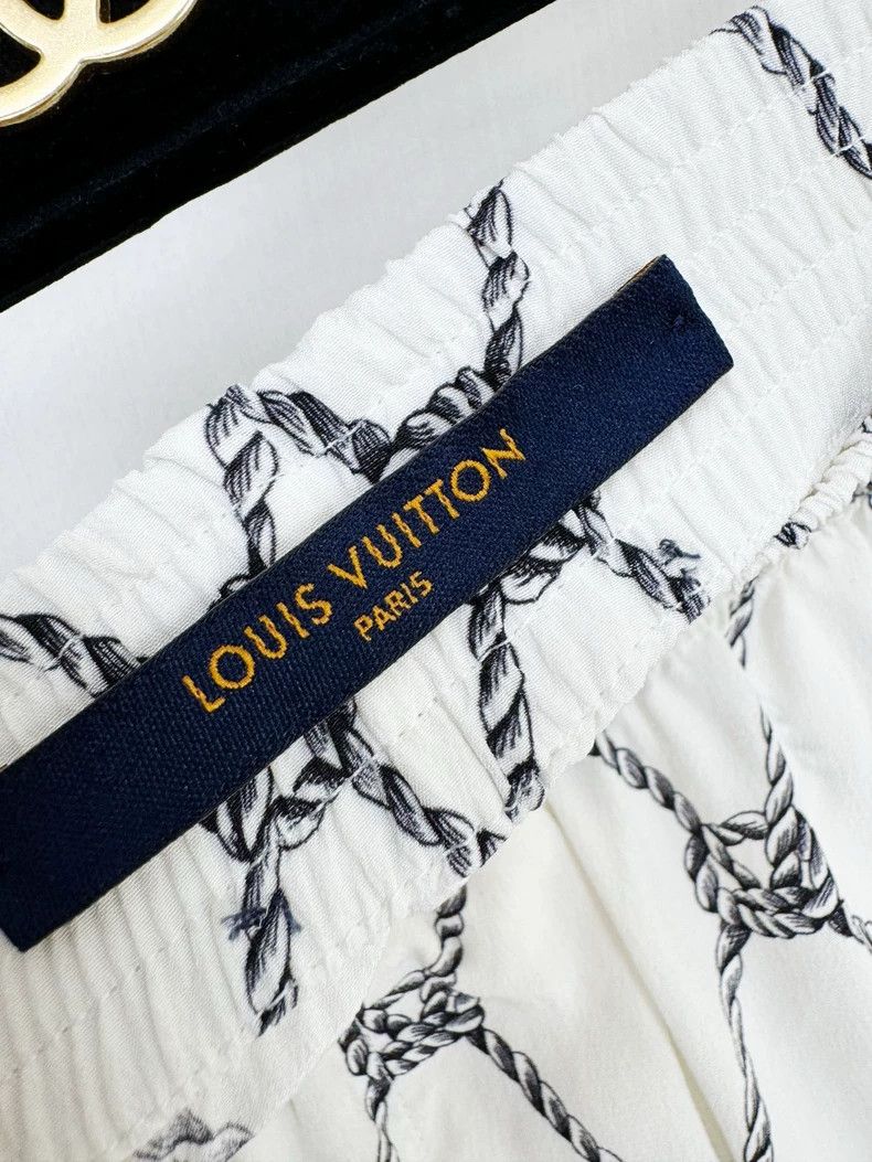 Louis Vuitton LV Silk Shorts in White with Pattern Size 38" / US 16 / IT 52 - 3 Thumbnail