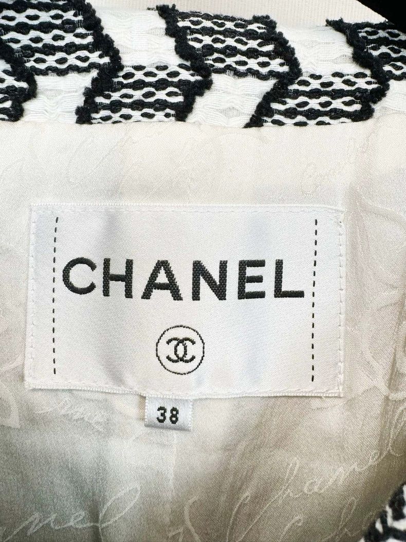 Chanel Black and White Chanel Jacket Size 38 Size M / US 6-8 / IT 42-44 - 2 Thumbnail