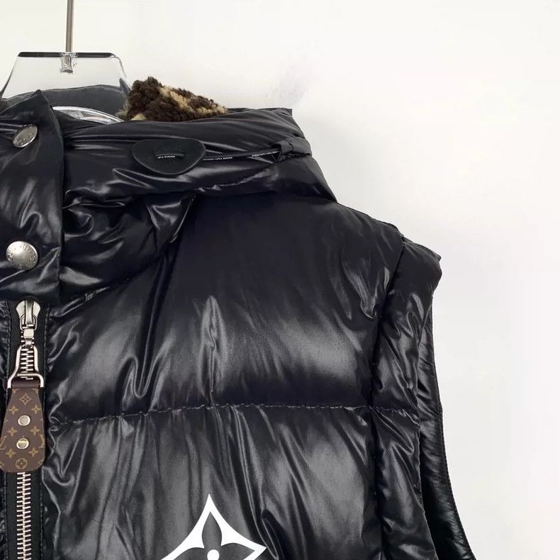 Louis Vuitton Louis Vuitton Black Hooded Puffer Vest Size XS / US 0-2 / IT 36-38 - 3 Thumbnail