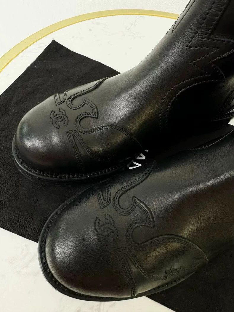 Chanel Chanel Boots in Excellent Condition Size US 6 / IT 36 - 2 Thumbnail