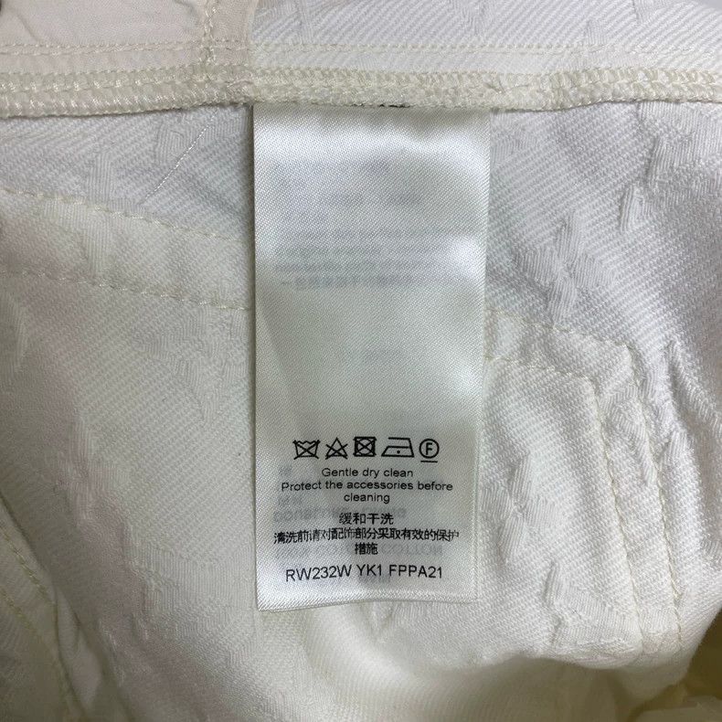 Louis Vuitton Louis Vuitton Embossed White Shorts Size 34 - dmc Size US 34 / EU 50 - 3 Thumbnail