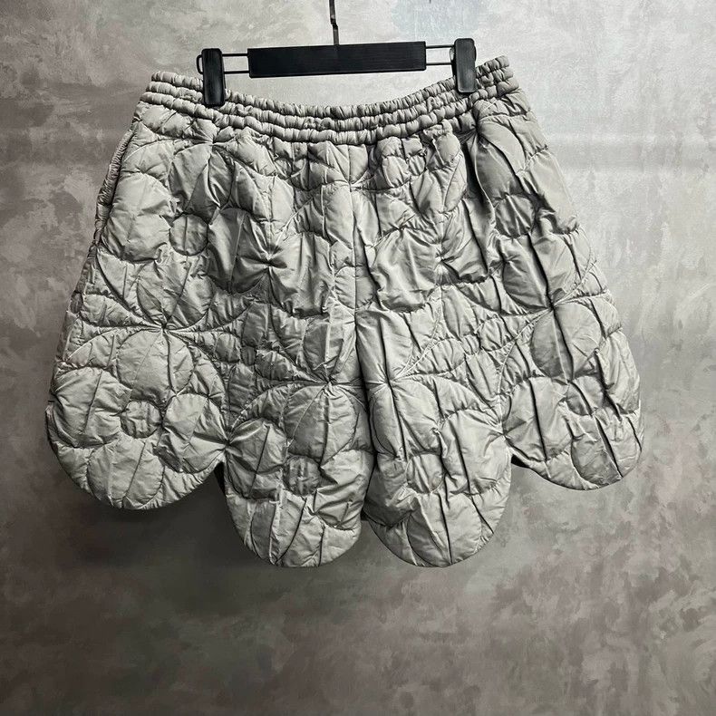 Louis Vuitton Louis Vuitton Gray Patterned Shorts with Elastic Waist - dmc Size US 31 - 2 Thumbnail