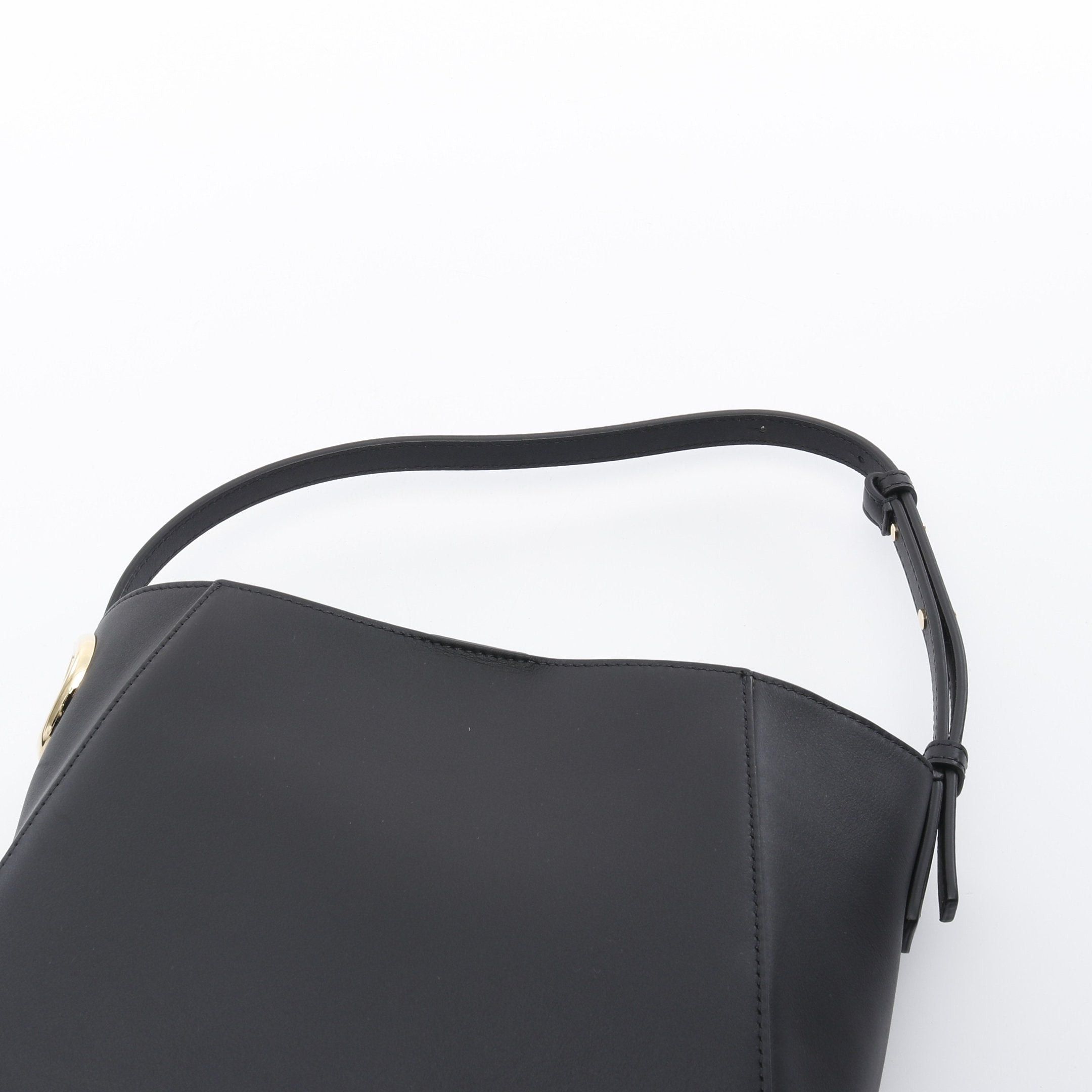 Valentino Valentino V Logo Bucket One Shoulder Bag Leather Black Size ONE SIZE - 5 Thumbnail