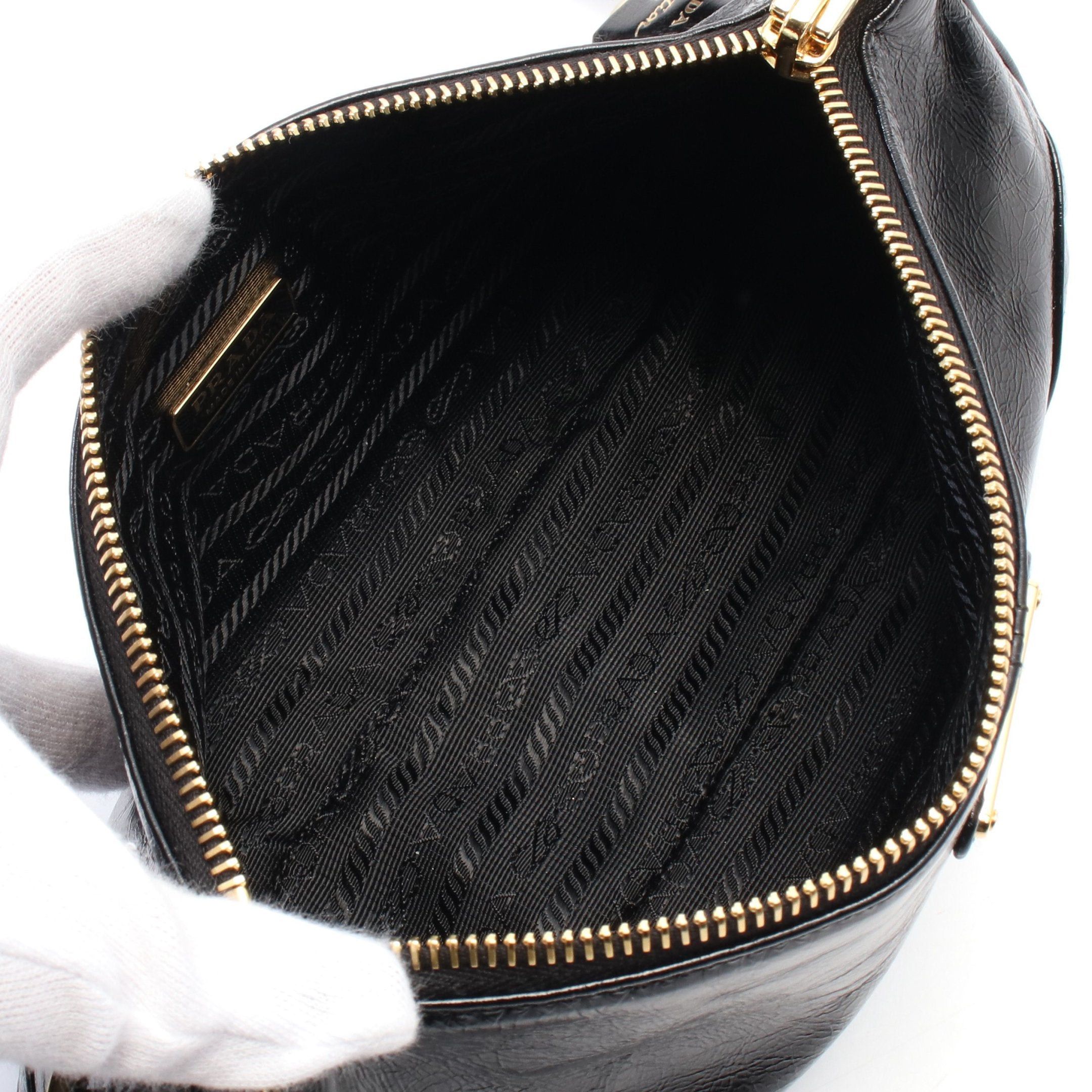 Prada Prada Re-Edition 2002 Medium Shoulder Bag Leather Black Size ONE SIZE - 3 Thumbnail