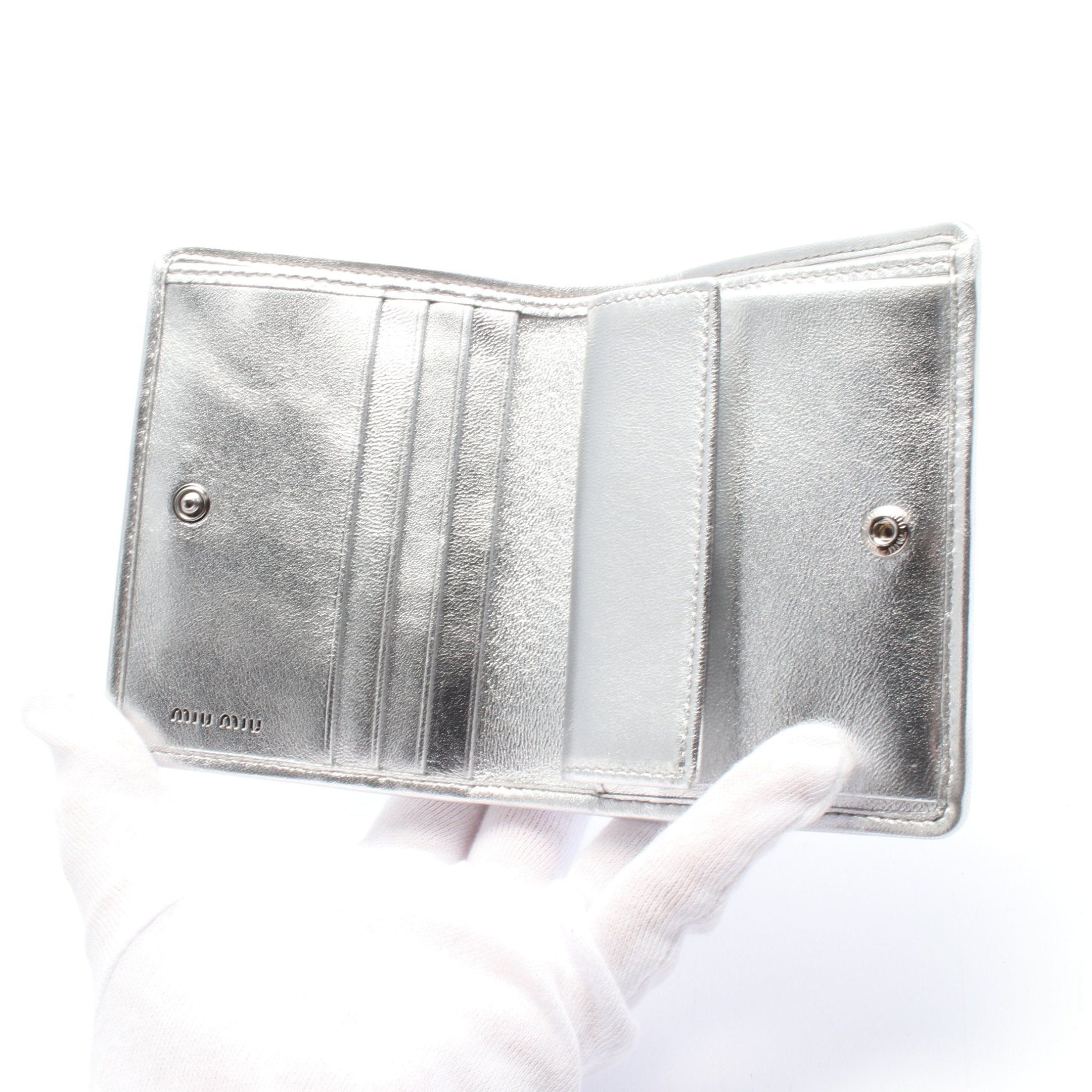 Miu Miu Miu Miu Matelasse Bi-Fold Wallet Leather Silver Size ONE SIZE - 3 Thumbnail