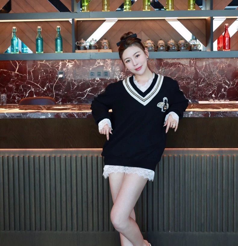 Gucci Gucci Black Striped V-Neck Knit Sweater - dmc Size US S / EU 44-46 / 1 - 9 Thumbnail