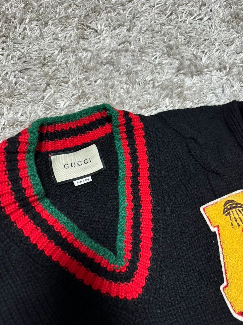 Gucci GUCCI Red Trim V-Neck Sweater - dmc Size US M / EU 48-50 / 2 - 3 Thumbnail