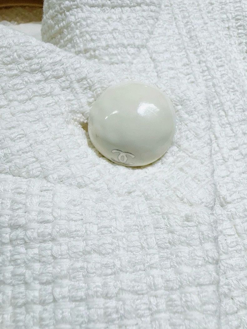 Chanel Chanel Cream White Jacket for Women - dmc Size US M / EU 48-50 / 2 - 2 Thumbnail