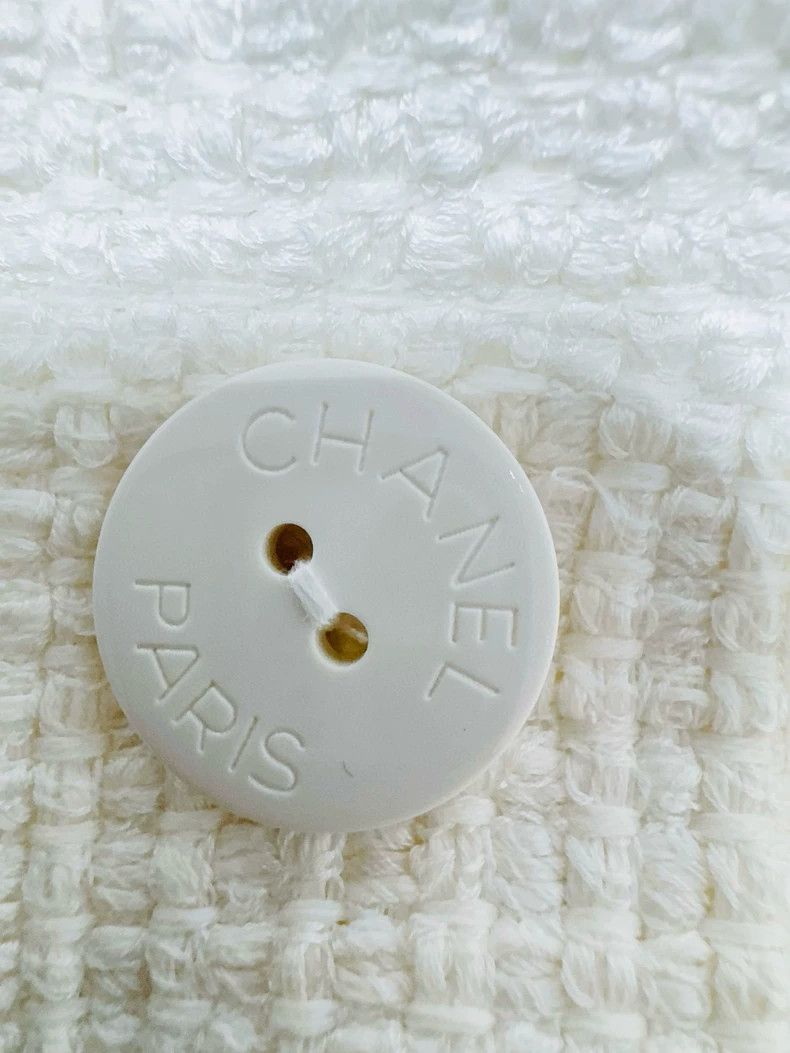 Chanel Chanel Cream White Jacket for Women - dmc Size US M / EU 48-50 / 2 - 4 Thumbnail