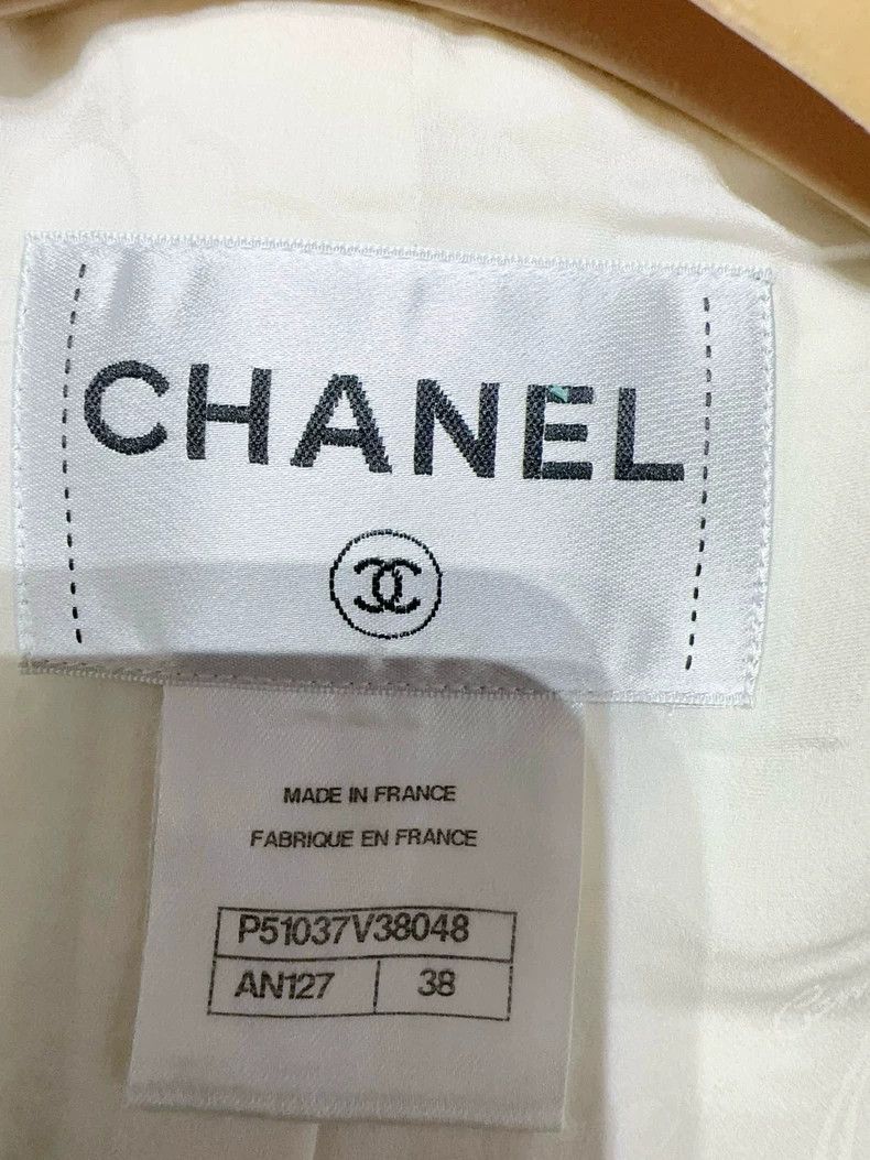 Chanel Chanel Cream White Jacket for Women - dmc Size US M / EU 48-50 / 2 - 5 Thumbnail
