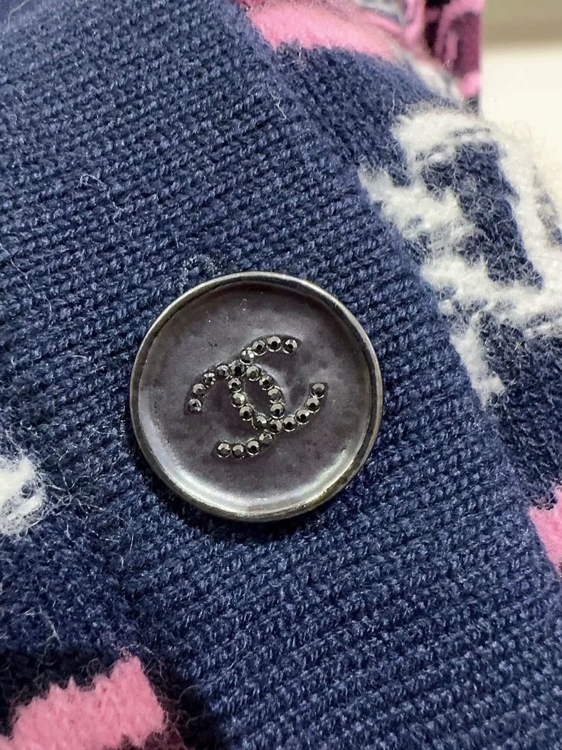 Chanel Chanel Logo Cardigan in Cashmere and Silk - dmc Size US M / EU 48-50 / 2 - 4 Thumbnail