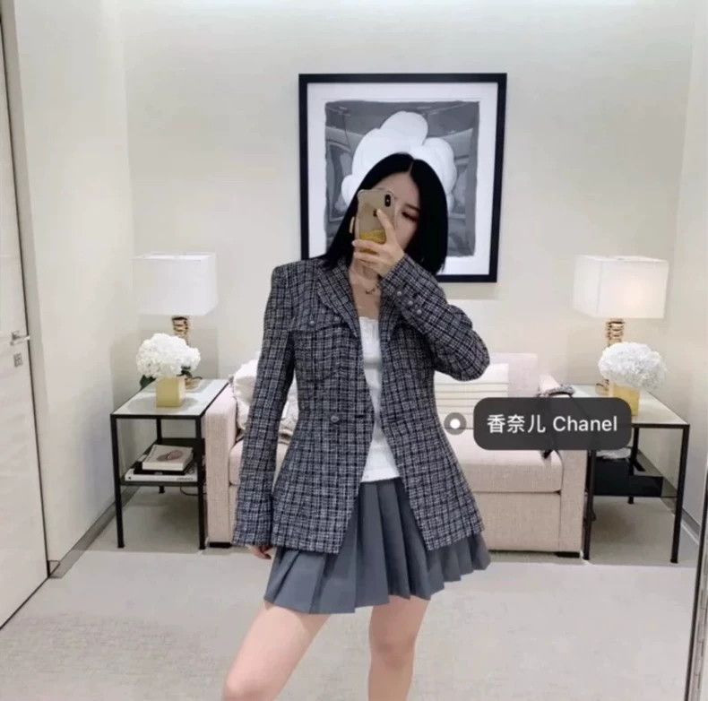 Chanel Chanel Cruise Collection Jacket in Excellent Condition - dmc Size US M / EU 48-50 / 2 - 8 Thumbnail