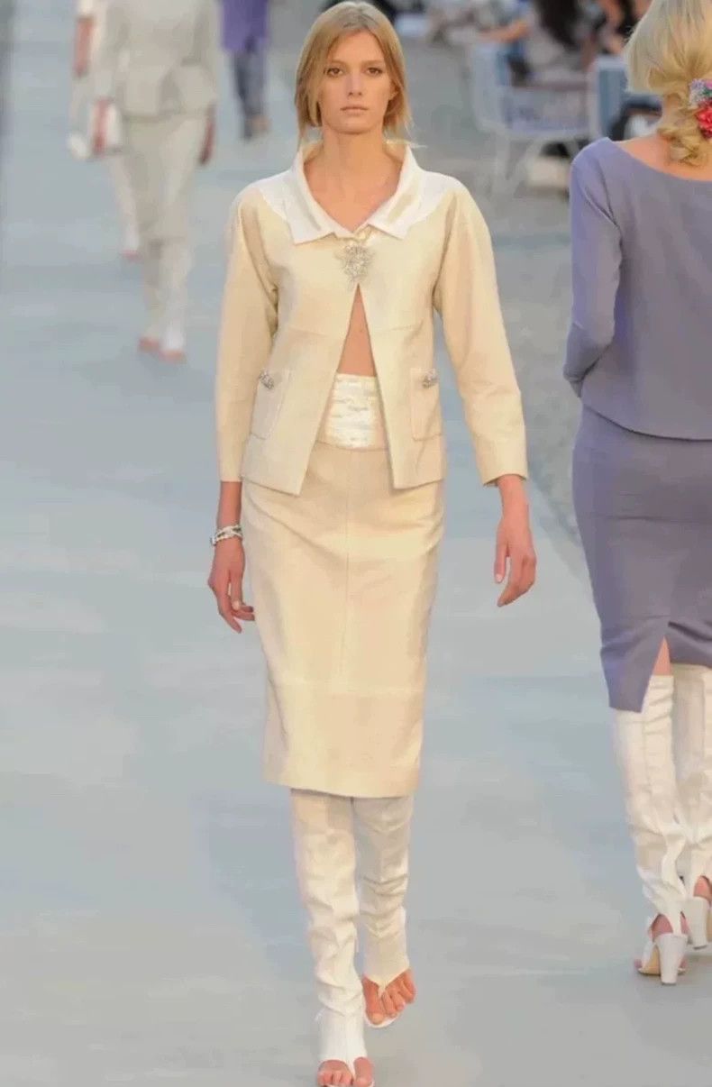 Chanel Chanel Stylish Outerwear with Pearl Buttons - dmc Size US XS / EU 42 / 0 - 8 Thumbnail